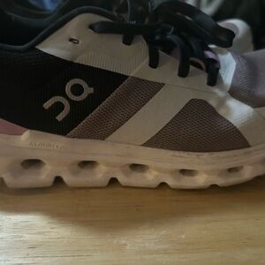 Women’s On Clouds size 8.5